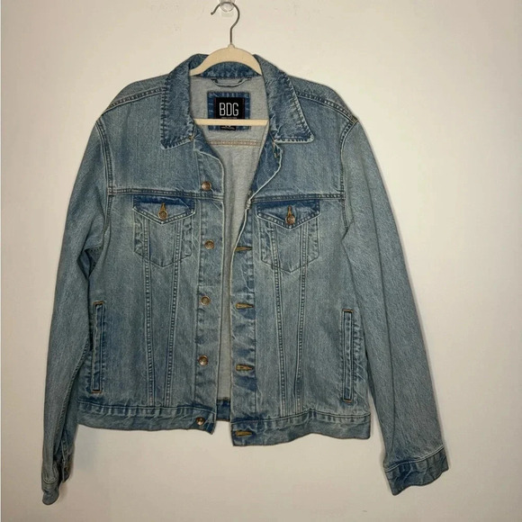 NWOT BDG Oversized Urban Outfitters Denim Trucker Jacket - Picture 2 of 16